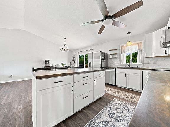 4th image of 708 Maplebrook Dr NE