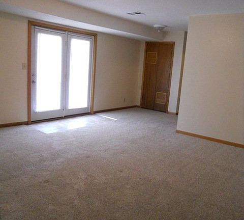3rd image of 935 Valley View Dr APT 5