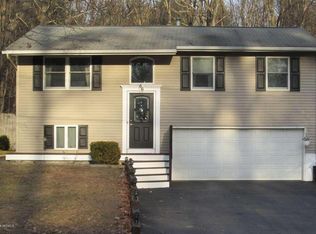 66 Quevic Dr, Saratoga Springs, NY 12866