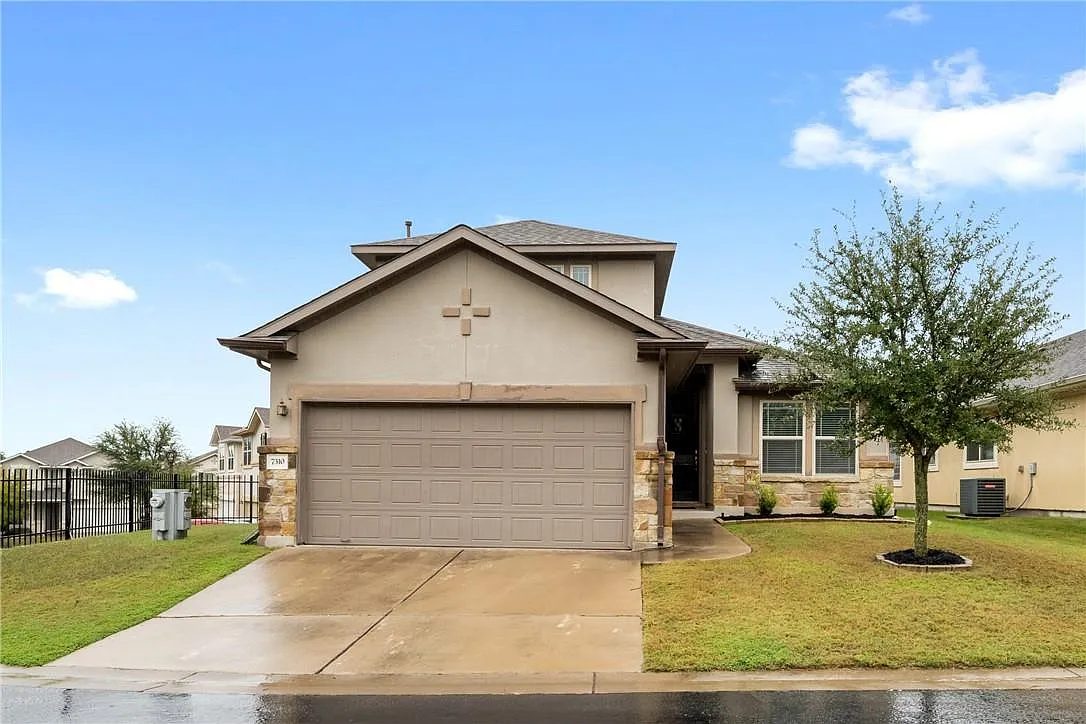 3 bed, 2.0 bath, 2050 sqft, $2,795 — Photo 2