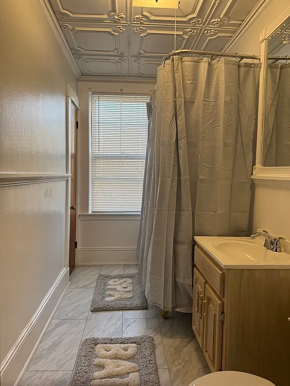 3 bed, 1.0 bath, 1200 sqft, $1,700 — Photo 2