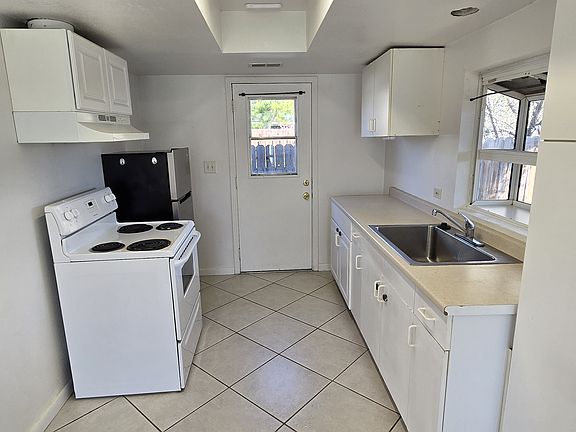 3rd image of 6906 Cedarcrest Ave