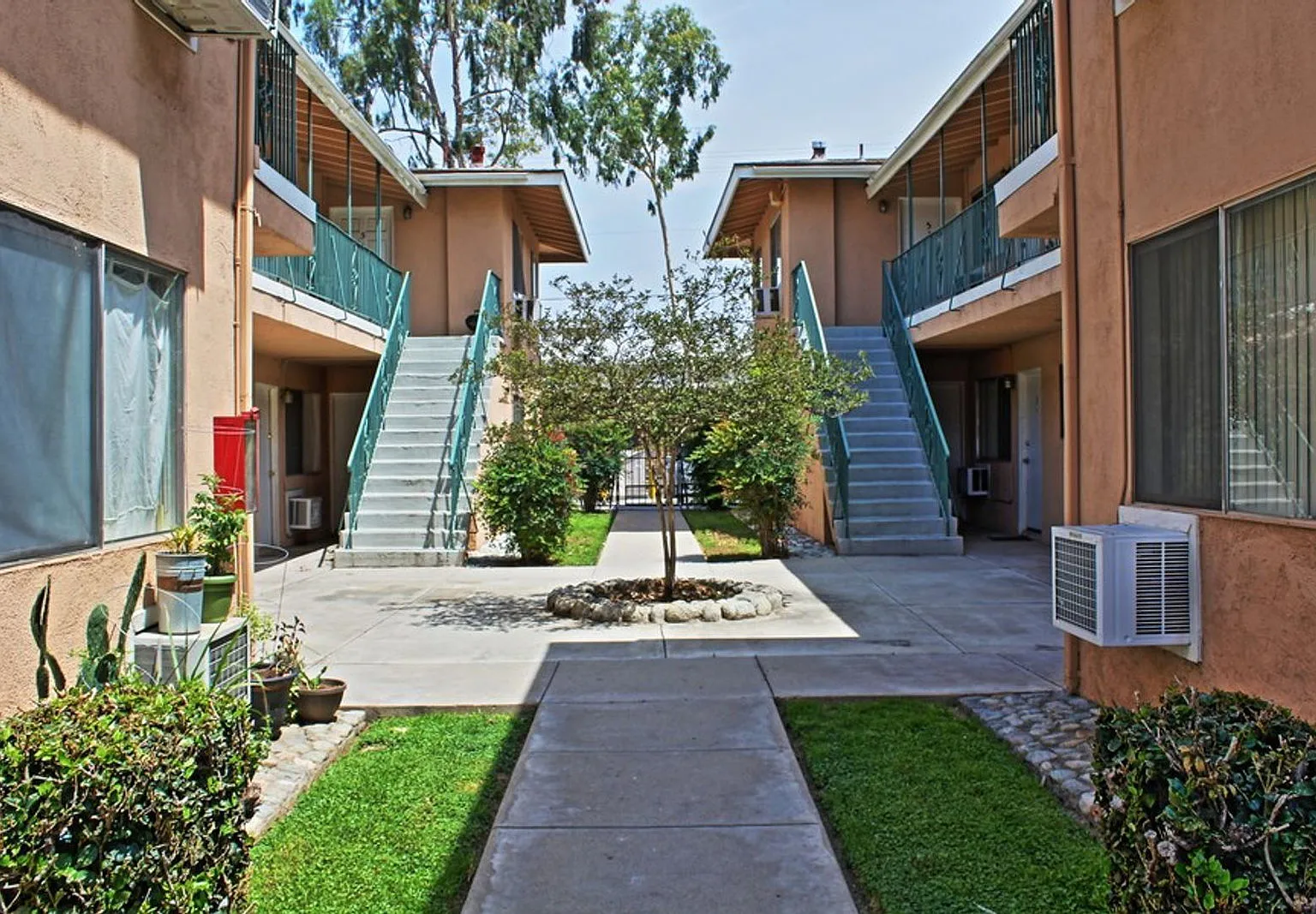 2 bed, 1.0 bath, 650 sqft, $1,700 — Photo 2