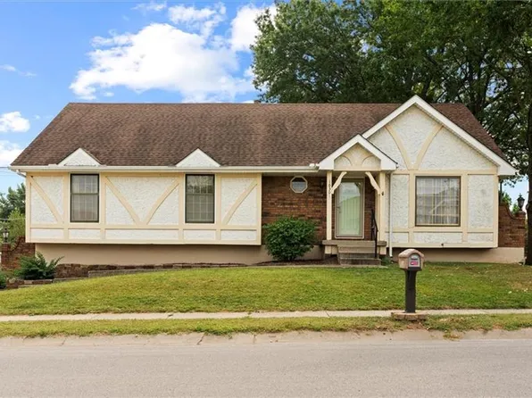 16301 E Cogan Dr, Independence, MO 64055