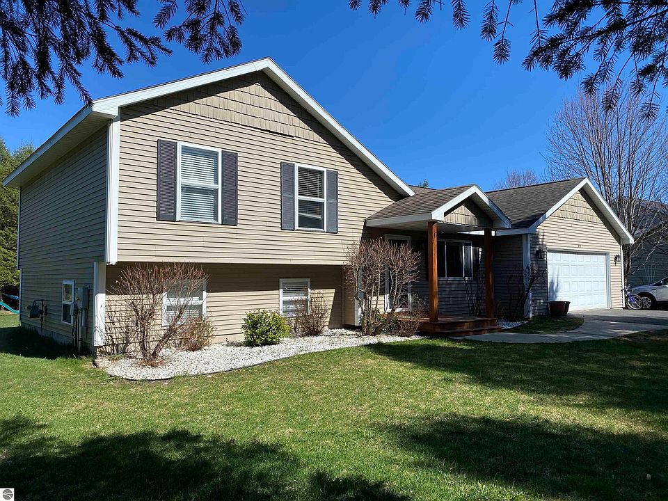 1st image of 855 Francis Dr