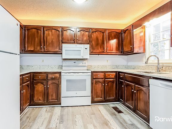 2nd image of 3126 Cobblestone Dr