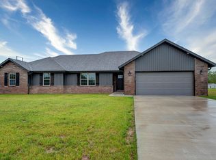 27 Logan Hill Dr, Rogersville, MO 65742