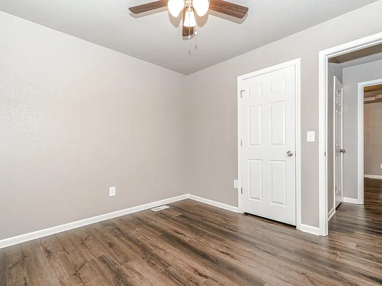 100 NE 101st Pl — Photo 21