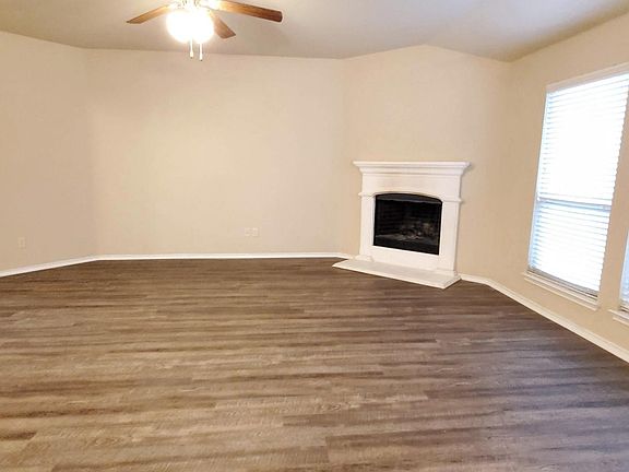 4th image of 829 Bens Dr