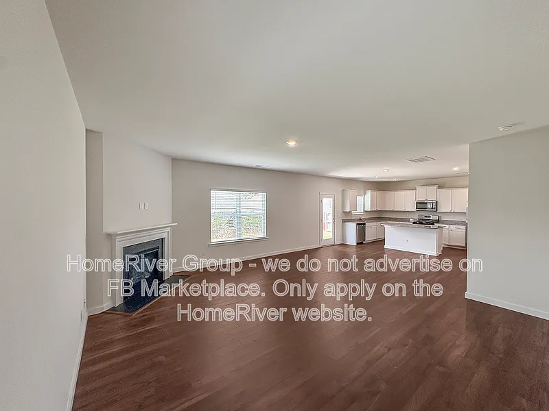4 bed, 3.0 bath, 2804 sqft, $2,450 — Photo 2