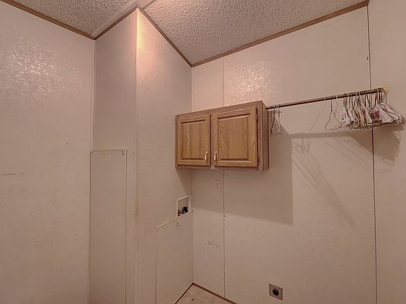 3rd image of 913 Ted St