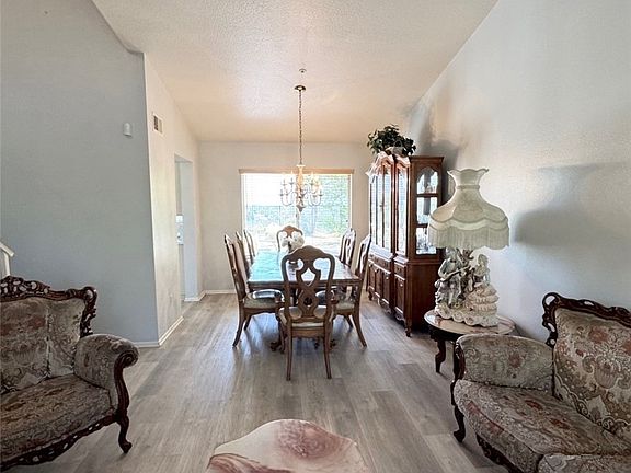 3rd image of 11954 Edgecliff Ave