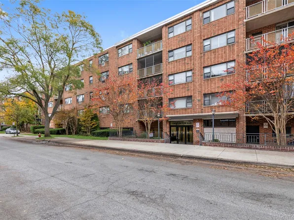 100 Clinton Avenue #4M, Mineola, NY 11501
