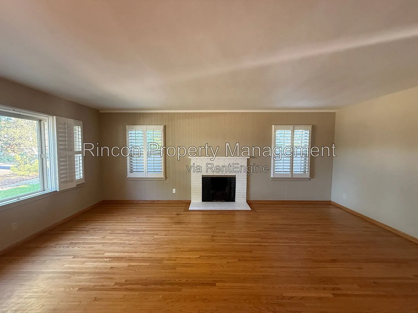 3 bed, 2.5 bath, 2242 sqft, $3,995 — Photo 2