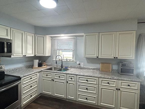 5th image of 206 Hendel St