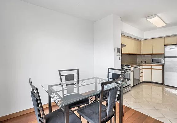 3rd image of 92-29 Queens Blvd #3D