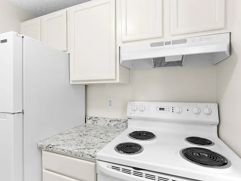 Charbern Apartments — Photo 13