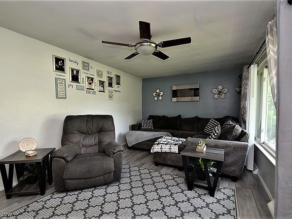 3rd image of 8595 Melody Ln