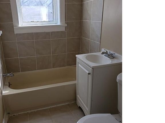 4th image of 7056 S Parnell Ave #3