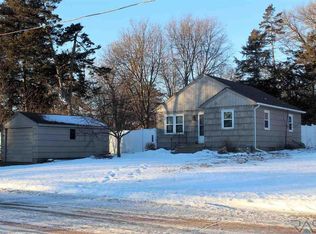 709 Dakota Ave, Dell Rapids, SD 57022