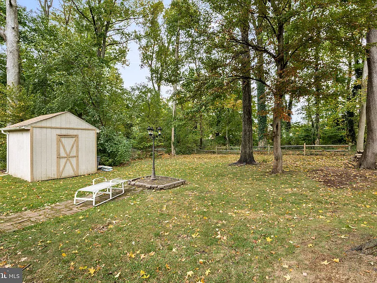 15 Embassy Dr — Photo 31