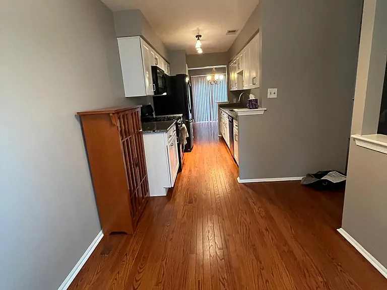 104 Endsleigh Ct — Photo 2