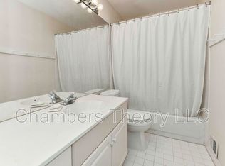 11913 Parkside Dr, Fairfax, VA 22033