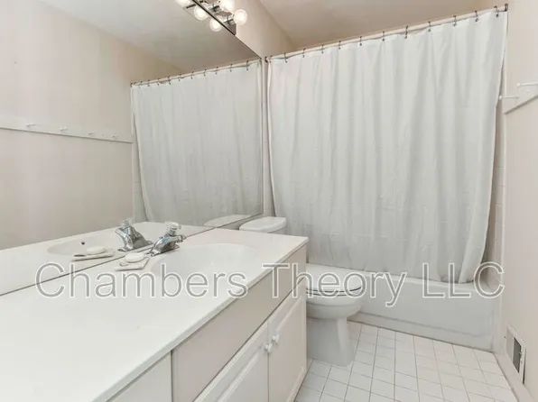 11913 Parkside Dr, Fairfax, VA 22033