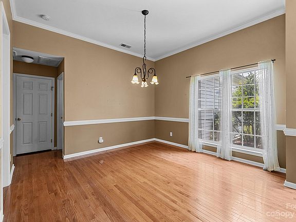 5th image of 4095 Buckingham Dr