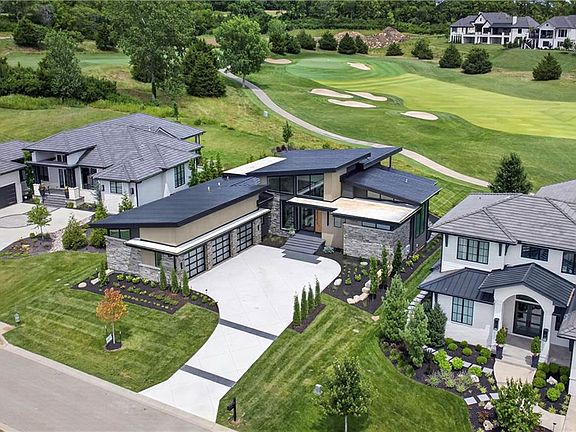 3rd image of 15919 Glenfinnan Way