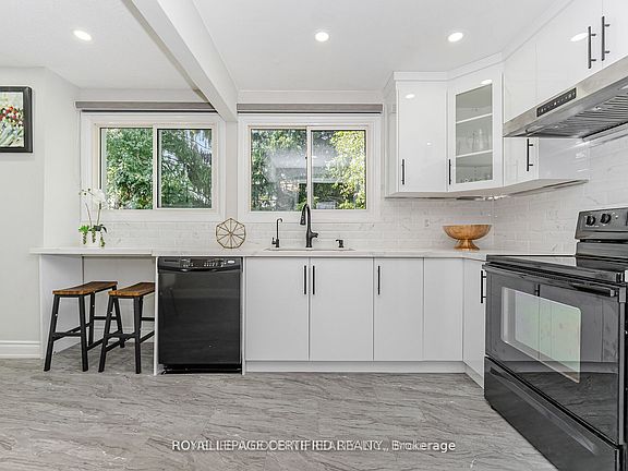 5th image of 22 Highview Trl