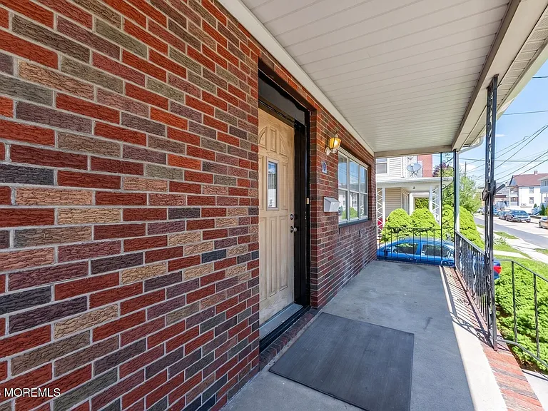10 Lincoln St — Photo 4