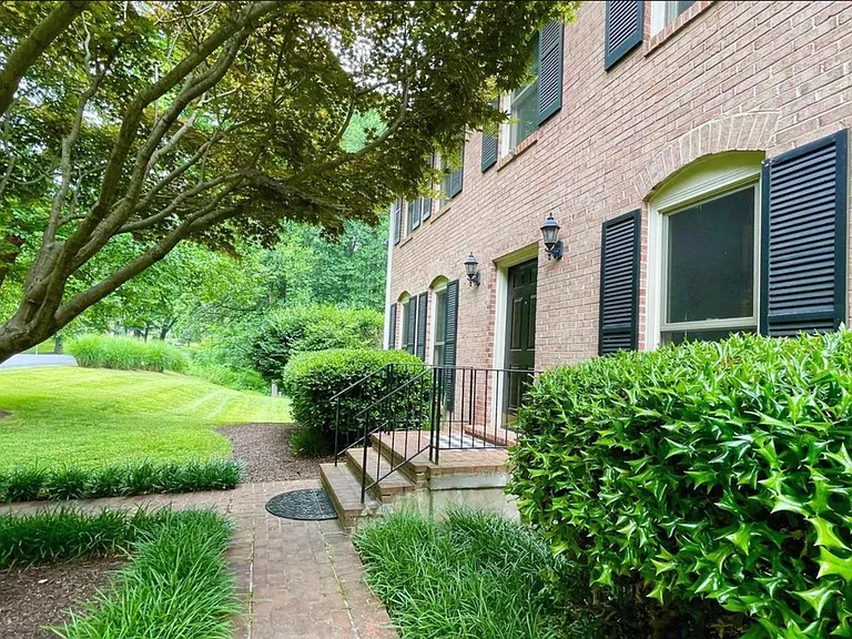11002 Warwickshire Dr — Photo 50