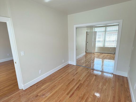 5th image of 950 Bay St APT 17
