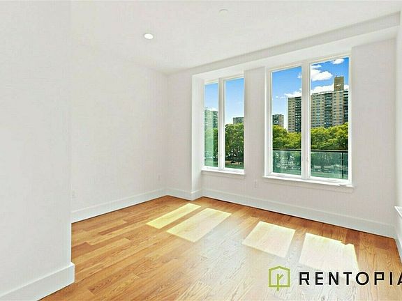 2nd image of 61 Montrose Ave #3Y