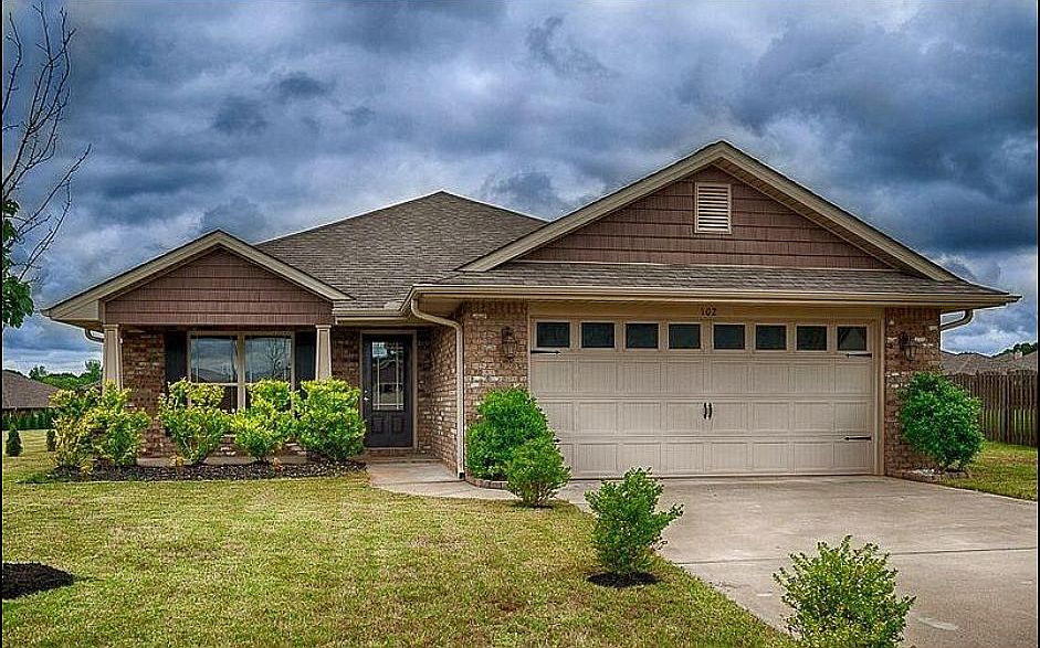 1st image of 102 Willow Tree Dr