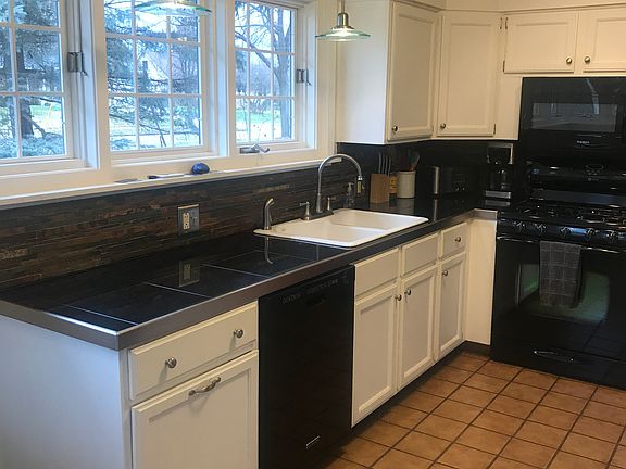 5th image of 2856 Lake Dr SE