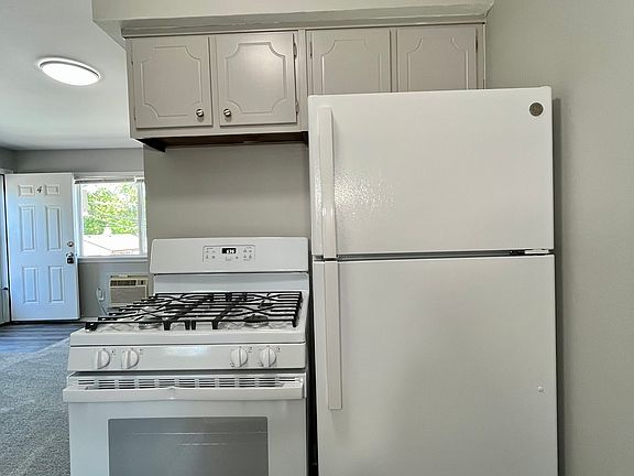 4th image of 4441 Oakwood Blvd APT 4
