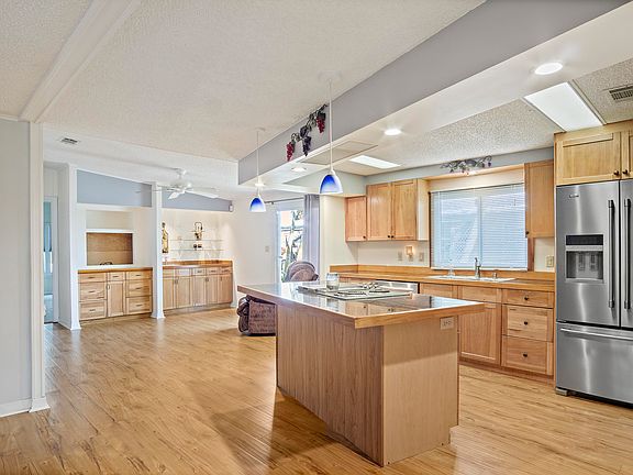5th image of 7834 SE Saratoga Drive
