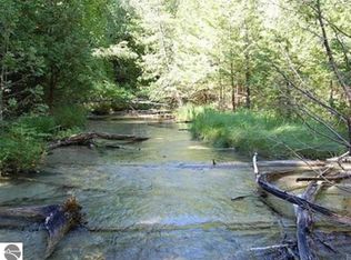 4757 S Michaels Wood Trl, Maple City, MI 49664