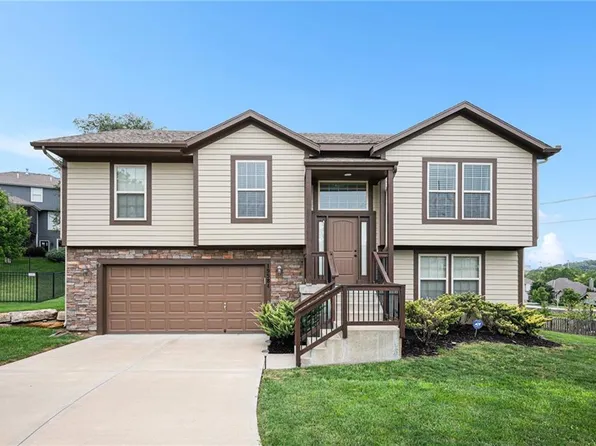 19584 W 107th St, Olathe, KS 66061