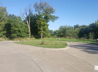 574 3rd St #A, Moline, IL 61265