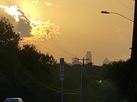 Only 9 minutes to Downtown DOOR TO DOOR!