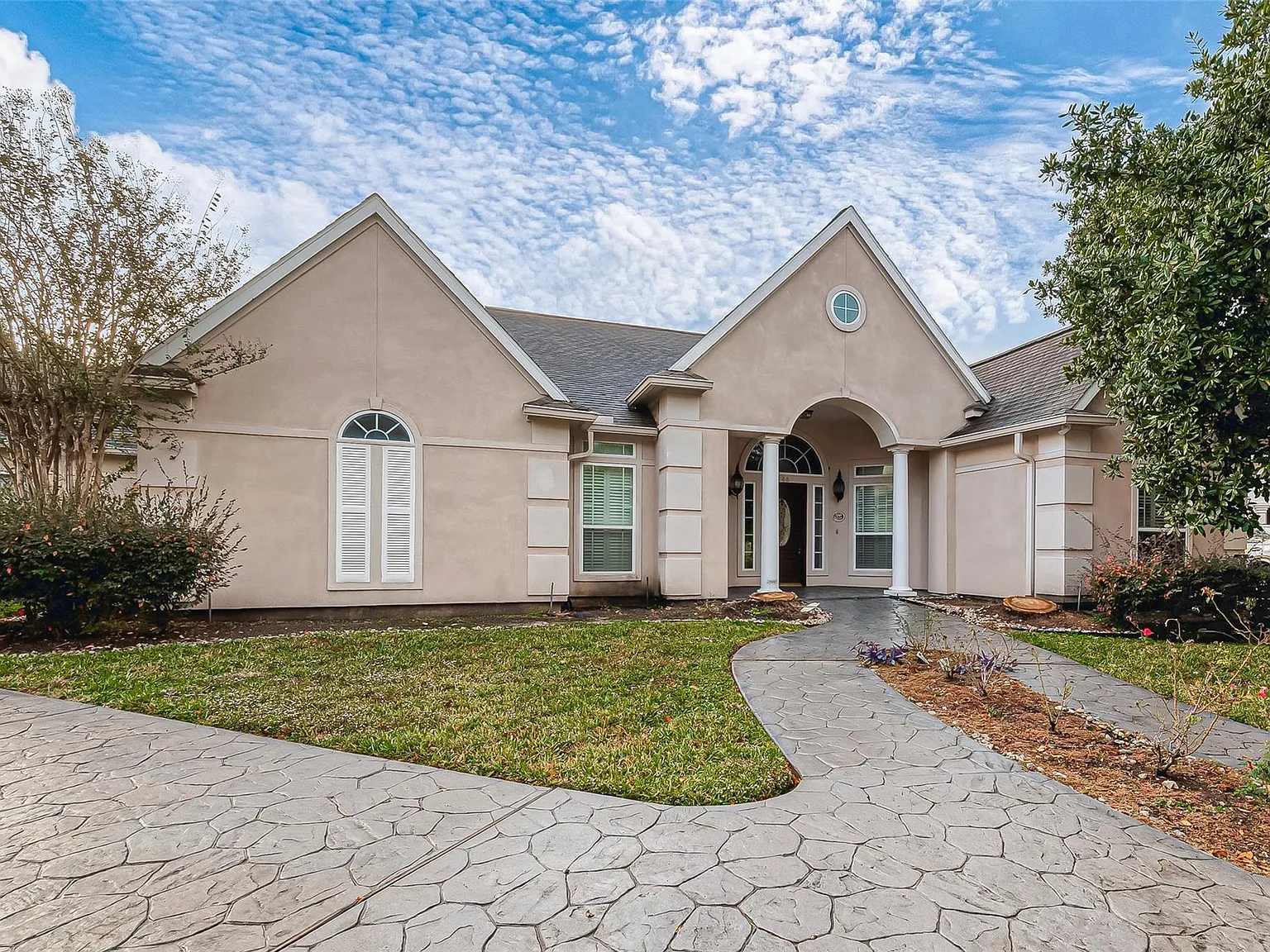 4 bed, 4.5 bath, 3228 sqft, $4,500 — Photo 2