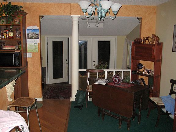 Dining Area..leading to Florida Room