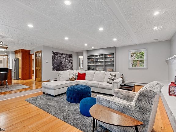 5th image of 680 Woodland Ave