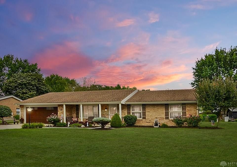 1st image of 774 Gardenwood Dr