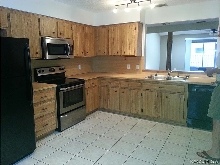 210 Talmage Ave — Photo 26