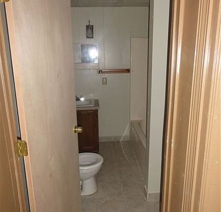 300 Saginaw (lower unit) 004