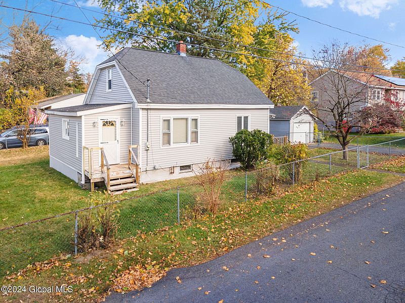2nd image of 21 Sherwood Avenue